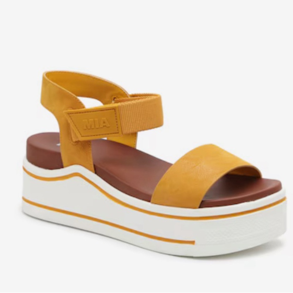 MIA wedge sandal - NWT